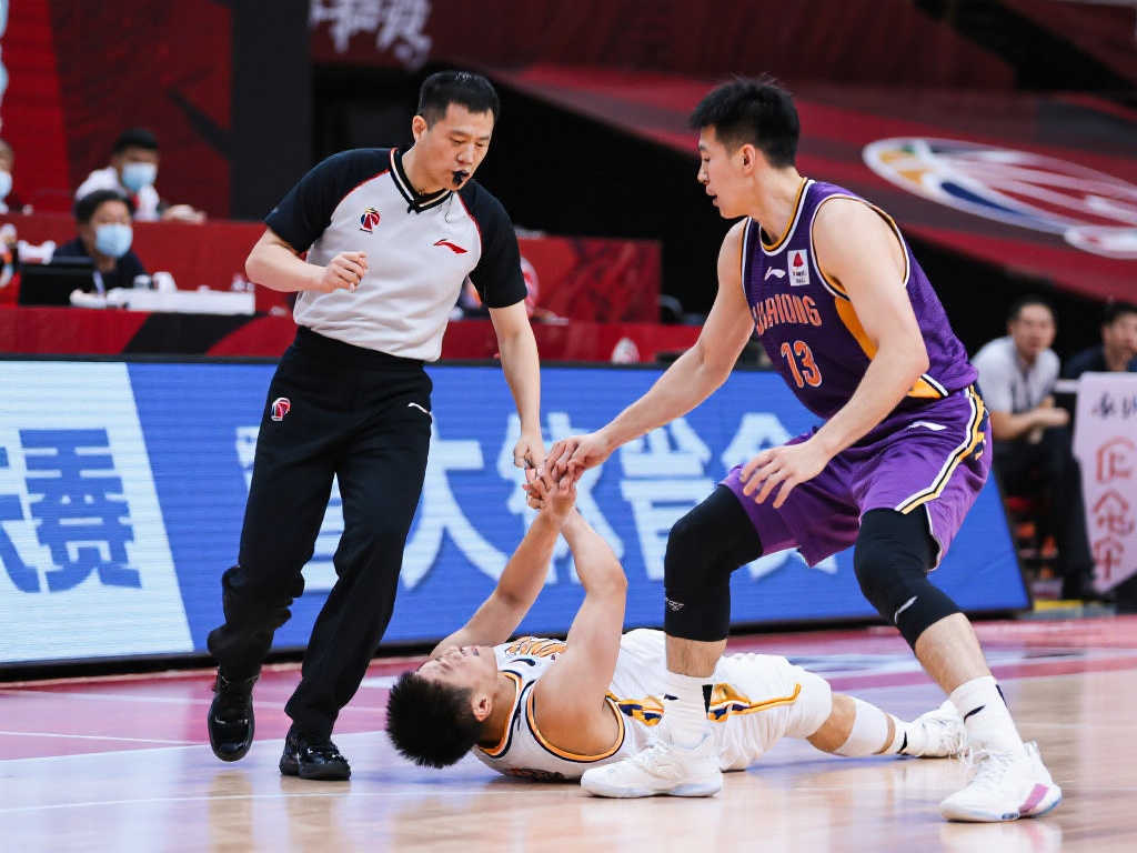 中国篮协裁委会:严厉打击球场危险行为 中国篮协裁委会:严厉打击球场危险行为